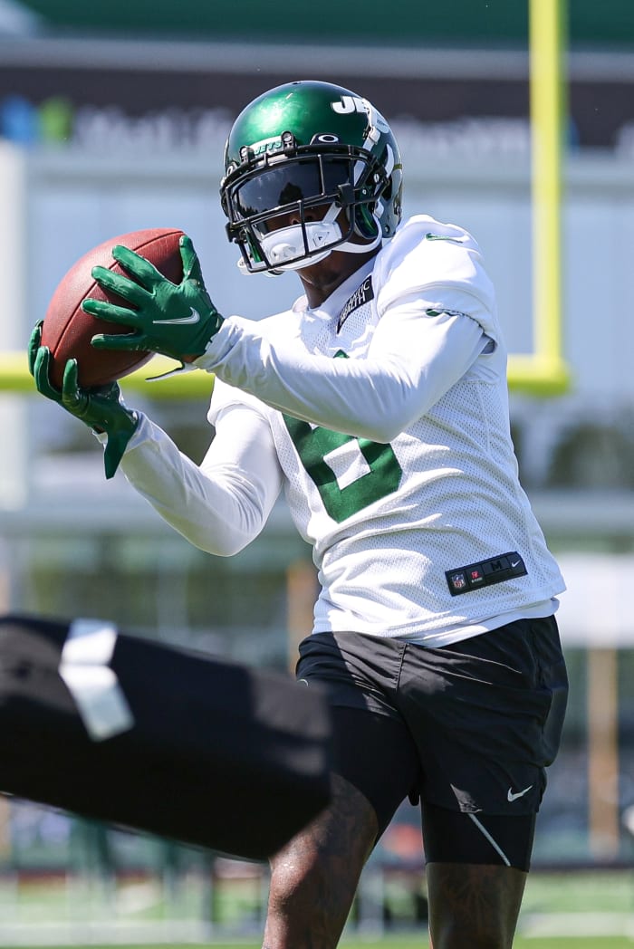 Jets' WR Mecole Hardman makes a catch at Training Camp on July 22.